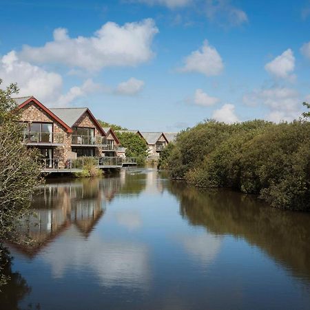 Kingfisher Hot Tub & Log Burner House On Premium Lakeside With Resort Facilities St Columb Major Extérieur photo