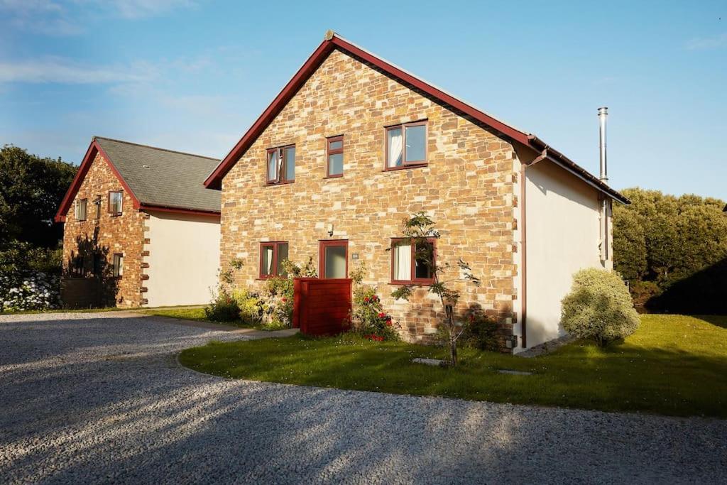 Kingfisher Hot Tub & Log Burner House On Premium Lakeside With Resort Facilities St Columb Major Extérieur photo