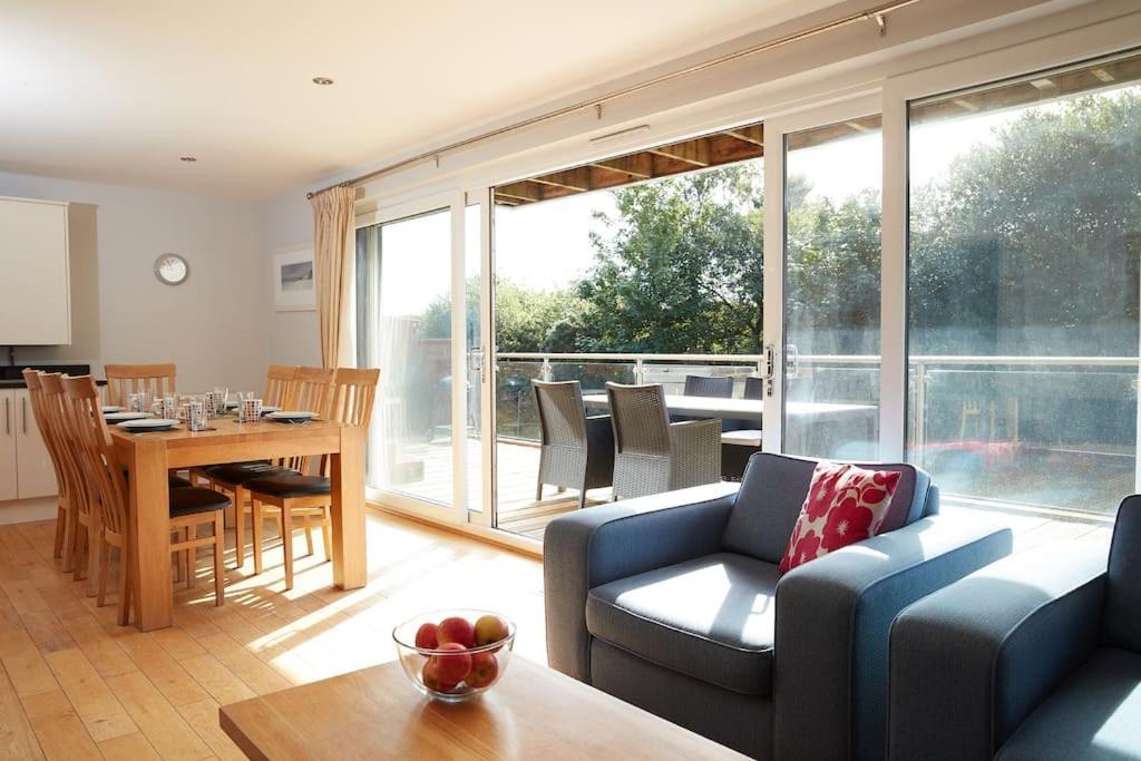 Kingfisher Hot Tub & Log Burner House On Premium Lakeside With Resort Facilities St Columb Major Extérieur photo